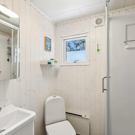 Cosy Classic With A Covered Terrace And Large Natural Plot Just A Few Minutes Walk From The Family-friendly Ahl * Ebeltoft